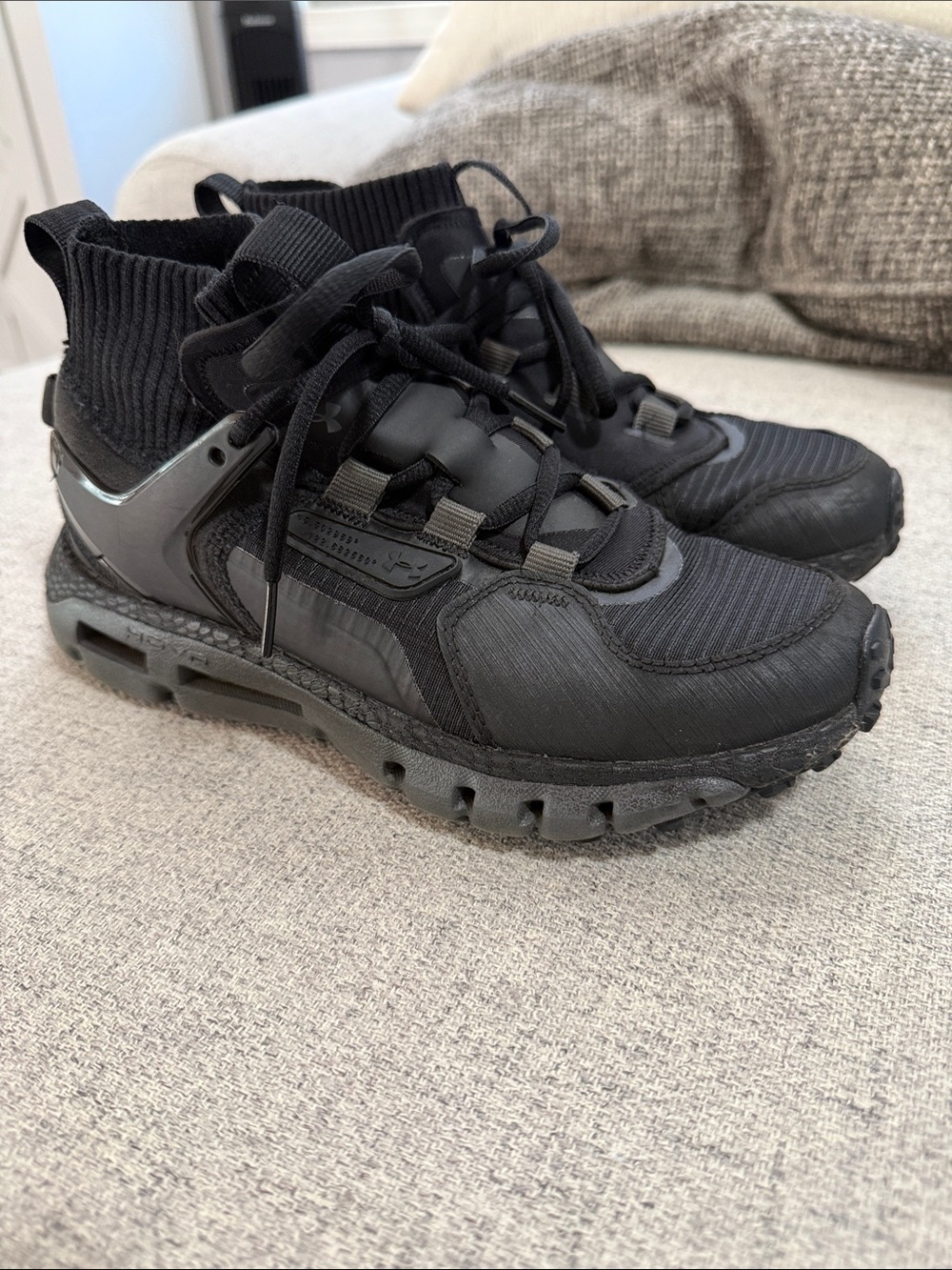 Under Armour Unisex Black Sock-Style Athletic Sneakers